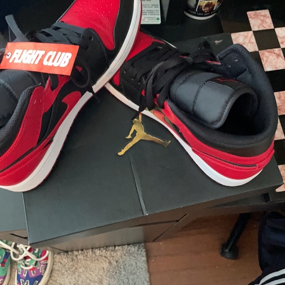Black n red Jordan 1s retro throwbacks - Picture 2 of 3